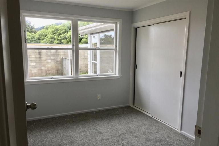 Photo of property in 13 Brazier Grove, Paraparaumu, 5032