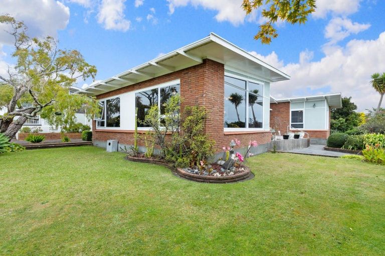 Photo of property in 216 Mangorei Road, Merrilands, New Plymouth, 4312