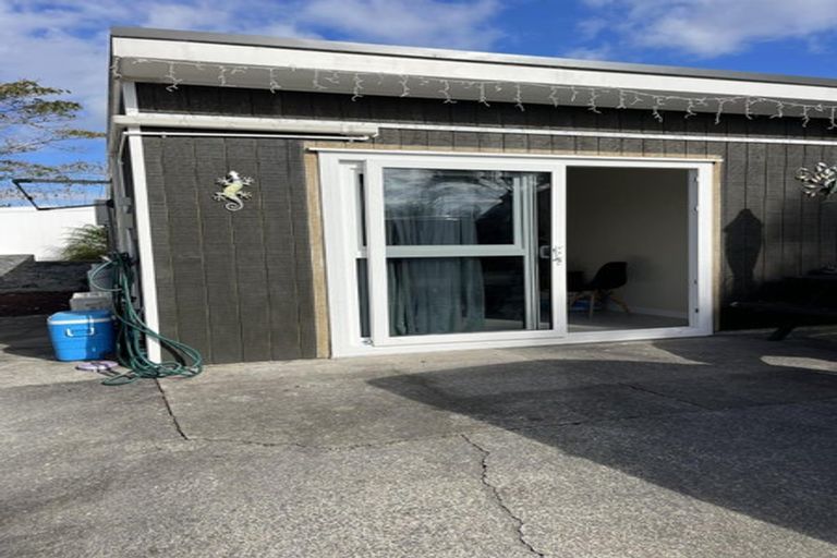 Photo of property in 50 Zefiro Drive, Massey, Auckland, 0614