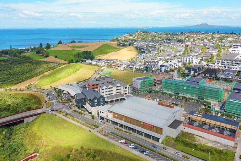 Photo of property in 22 Waitai Close, Long Bay, 0630