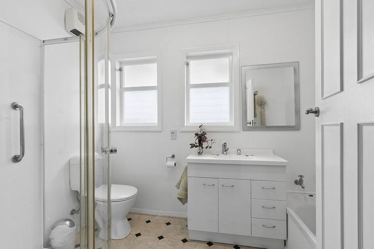 Photo of property in 63 Redwood Avenue, Tawa, Wellington, 5028