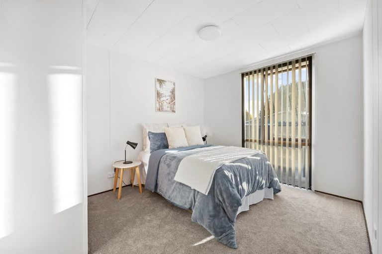 Photo of property in 2/21 Nearco Street, Randwick Park, Auckland, 2105