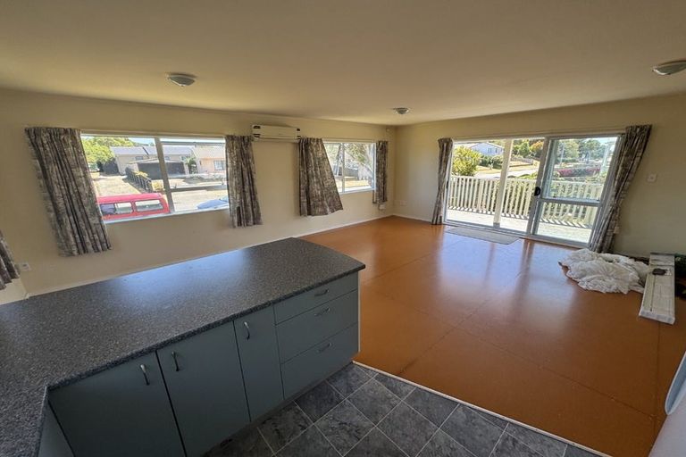 Photo of property in 72 Queens Road, Waikanae Beach, Waikanae, 5036