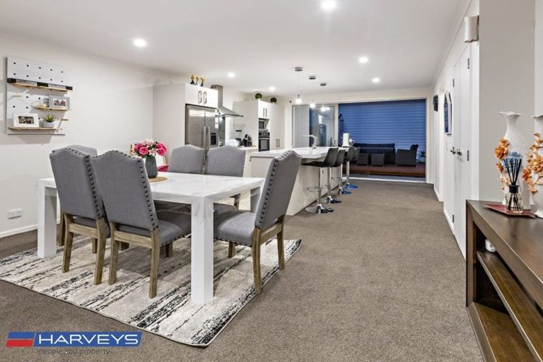 Photo of property in 33 Hollowout Street, Takanini, 2112