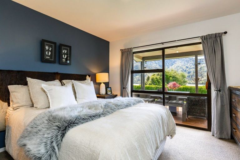 Photo of property in 1058 Queen Charlotte Drive, Linkwater, Picton, 7281