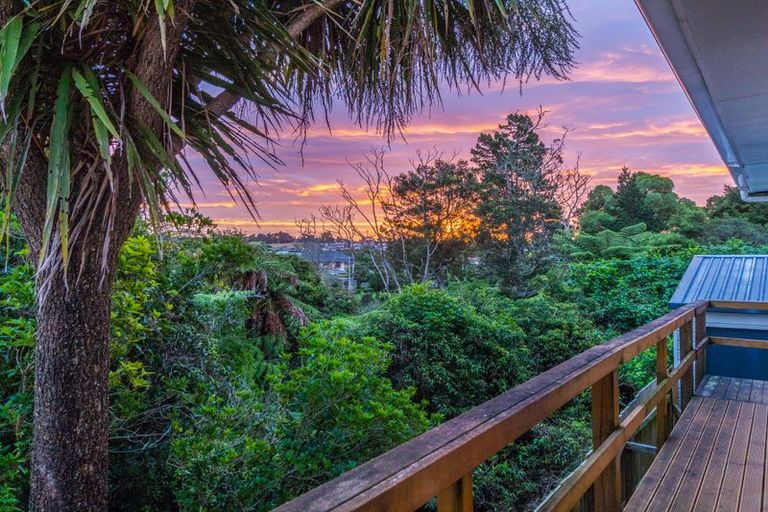 Photo of property in 2/109 Oreil Avenue, West Harbour, Auckland, 0618