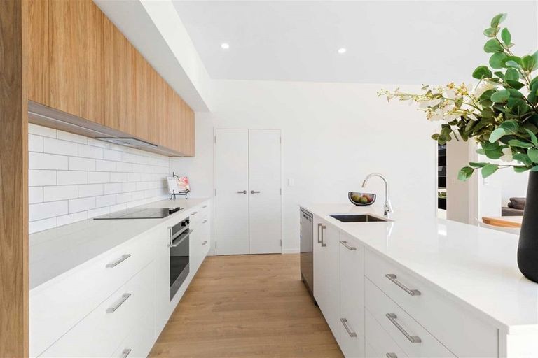 Photo of property in 6 Wallace Place, Wanaka, 9305