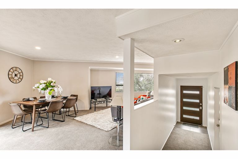 Photo of property in 1/5 Masterton Road, Rothesay Bay, Auckland, 0630