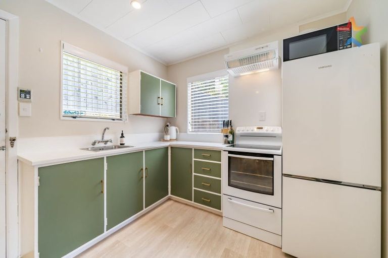 Photo of property in 85a Mulberry Street, Normandale, Lower Hutt, 5010