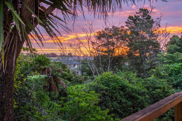 Photo of property in 2/109 Oreil Avenue, West Harbour, Auckland, 0618