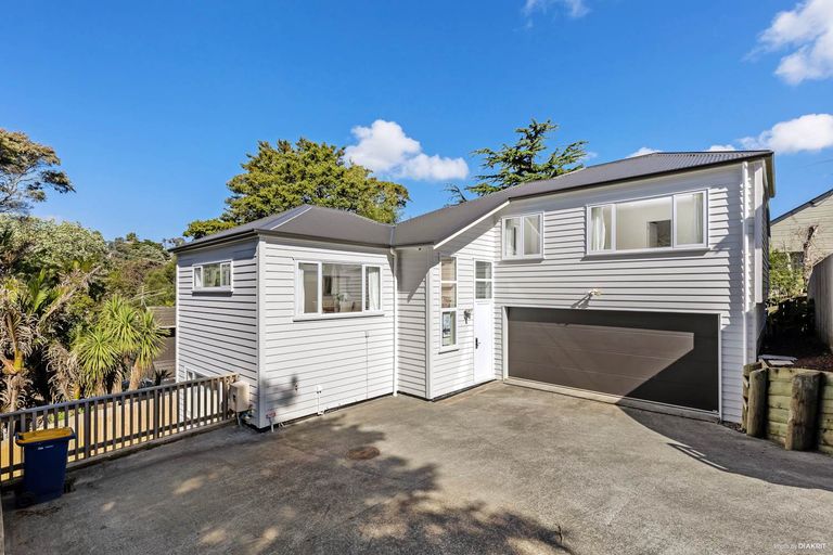 Photo of property in 6a Hiwihau Place, Glenfield, Auckland, 0629