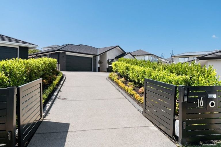 Photo of property in 16 Boocock Crescent, Orewa, 0931