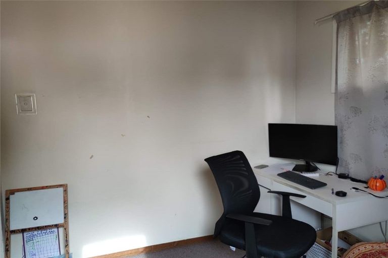 Photo of property in 40 Eyre Street, Henderson, Auckland, 0612