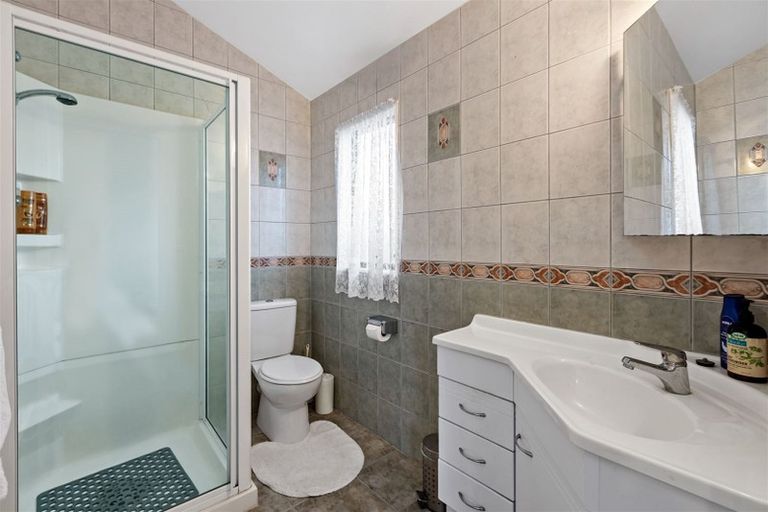 Photo of property in 42 Maygrove Drive, Orewa, 0931