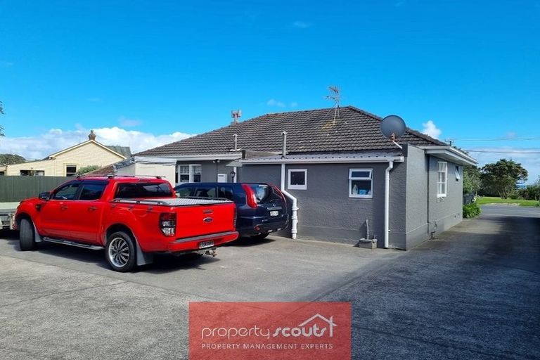 Photo of property in 39 Breakwater Road, Moturoa, New Plymouth, 4310