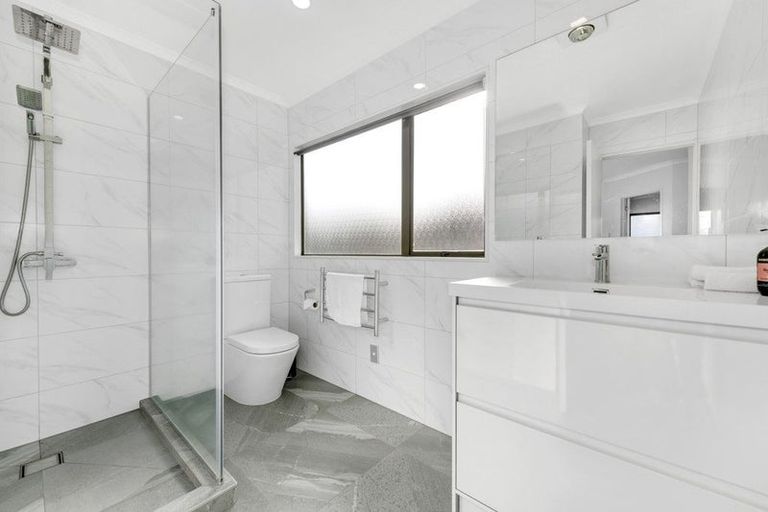 Photo of property in 39b Chieftain Rise, Goodwood Heights, Auckland, 2105