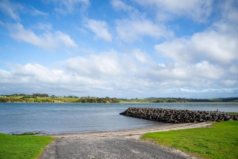 Photo of property in 3 Uatoto Road, Clarks Beach, 2122