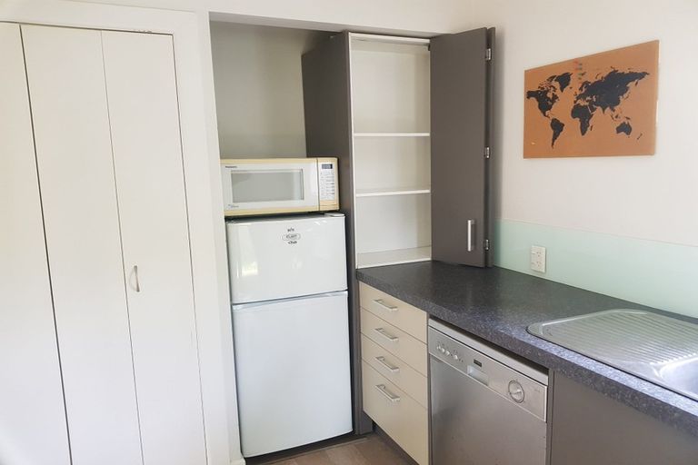 Photo of property in 2 Earls Terrace, Mount Victoria, Wellington, 6011