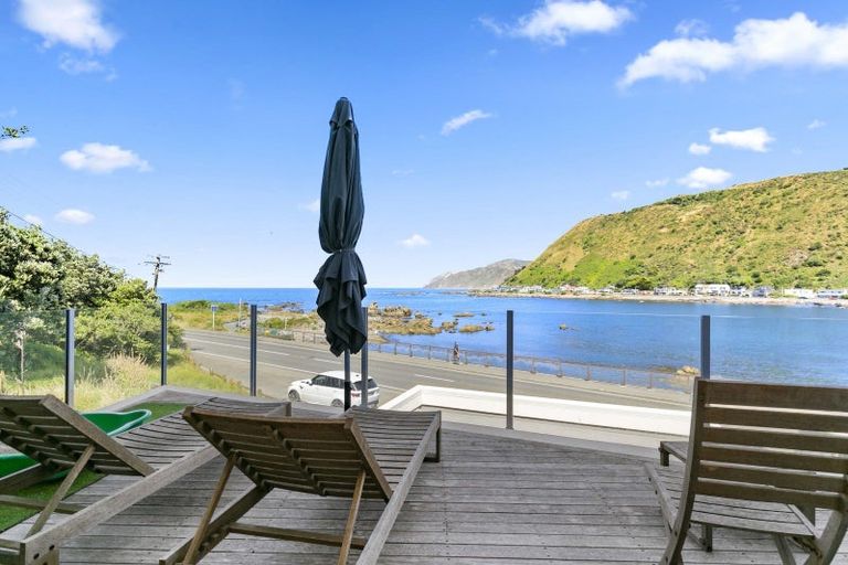 Photo of property in 6 Owhiro Bay Parade, Island Bay, Wellington, 6023