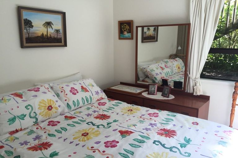 Photo of property in 1/3 Fayette Place, Te Atatu South, Auckland, 0610