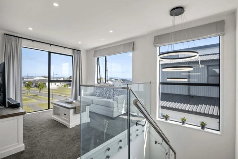 Photo of property in 11 Koiora Road, Clarks Beach, 2122