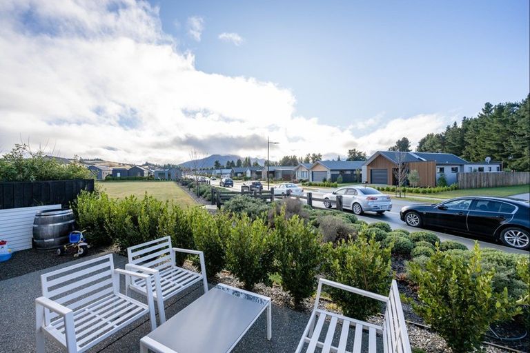 Photo of property in 17 Mount Creighton Crescent, Wanaka, 9305