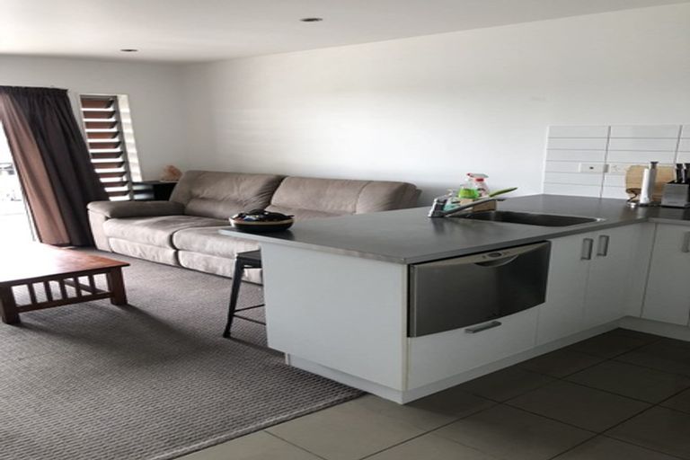 Photo of property in 4c/71 Spencer Road, Oteha, Auckland, 0632