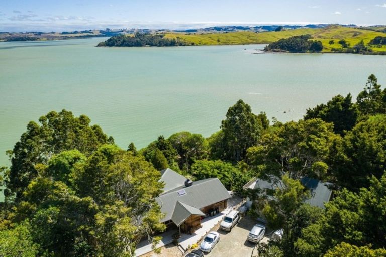 Photo of property in 467 Heatley Road, Whakapirau, Maungaturoto, 0583