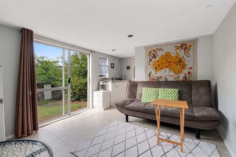 Photo of property in 415 Glenfield Road, Glenfield, Auckland, 0629