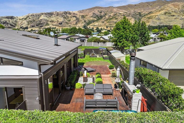 Photo of property in 21 Stonebrook Drive, Wanaka, 9305