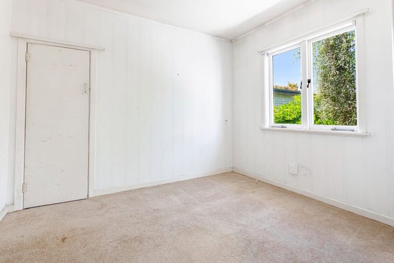 Photo of property in 2 Barberry Lane, Te Atatu Peninsula, Auckland, 0610