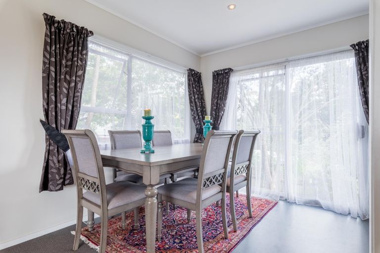 Photo of property in 27 Cedar Heights Avenue, Massey, Auckland, 0614