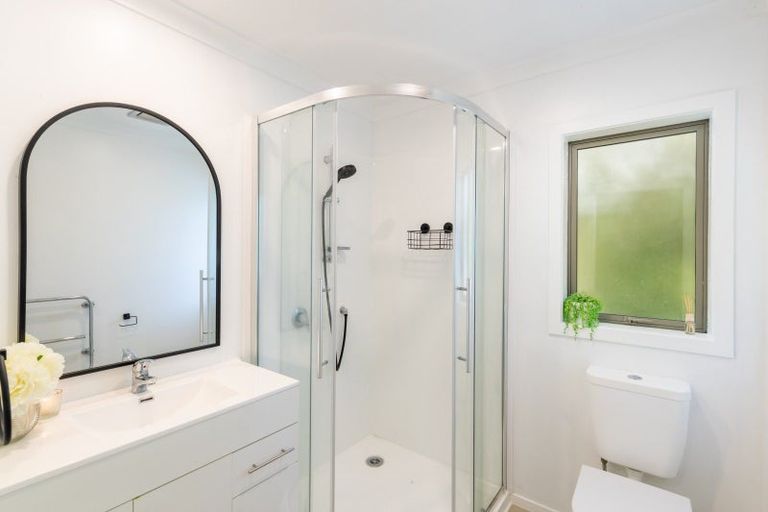 Photo of property in 5 Mcewen Crescent, Riverstone Terraces, Upper Hutt, 5018