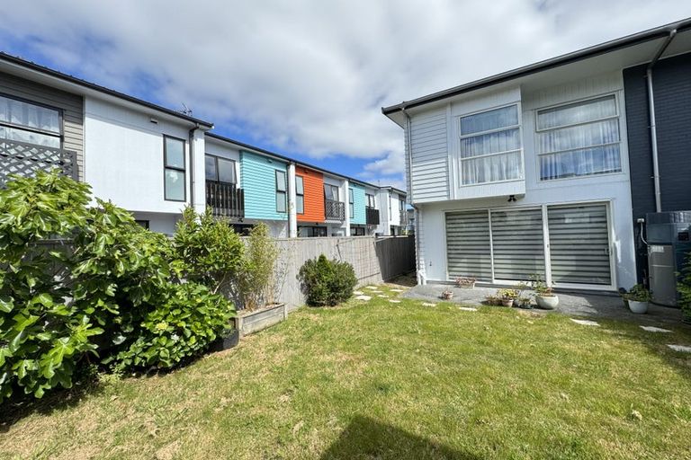 Photo of property in 26 Ian Morrison Road, Hobsonville, Auckland, 0616