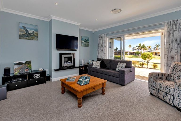 Photo of property in 2 Cayman Court, One Tree Point, 0118