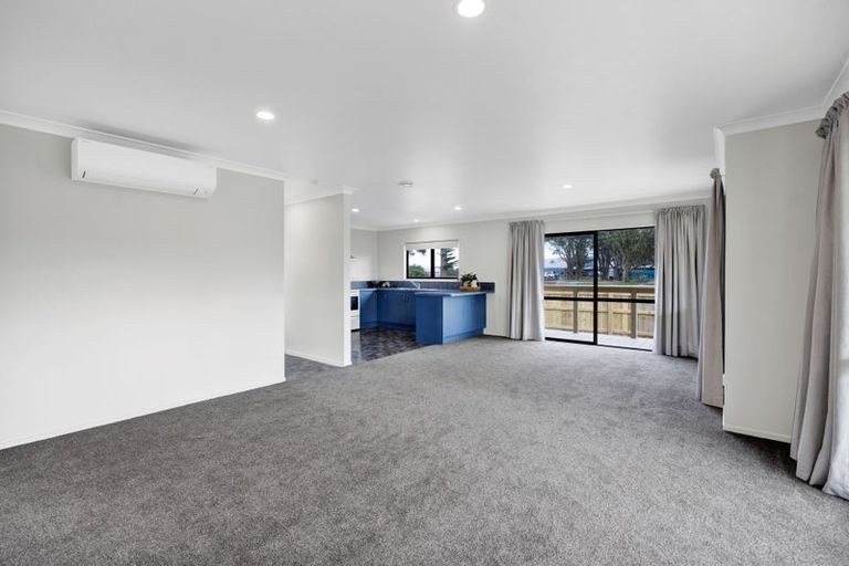 Photo of property in 25 Longfellow Road, Opunake, 4616