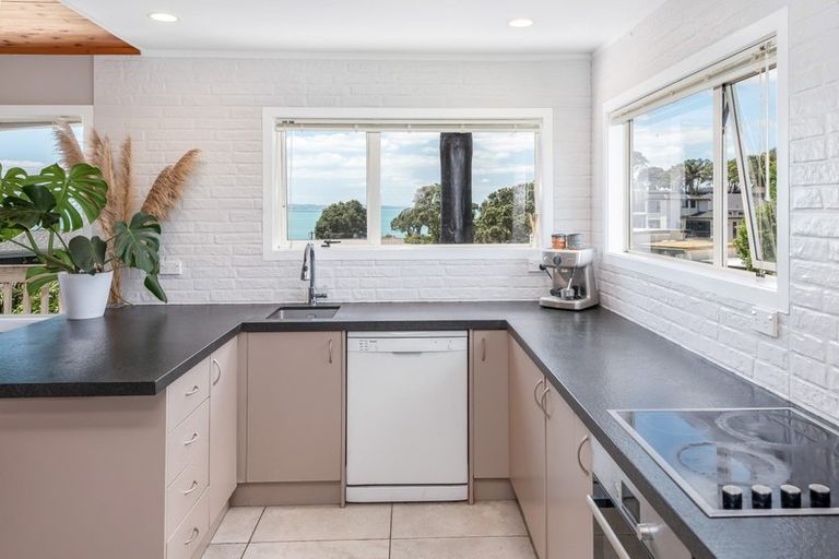 Photo of property in 21a Page Point, Mellons Bay, Auckland, 2014