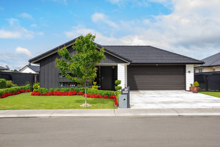 Photo of property in 15 Maple Grove, Kingston, Wellington, 6021