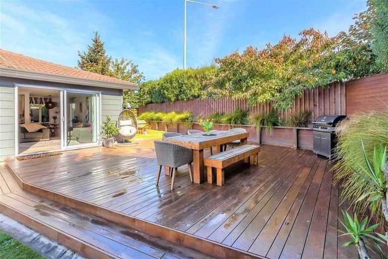 Photo of property in 310a Lake Terrace Road, Shirley, Christchurch, 8061