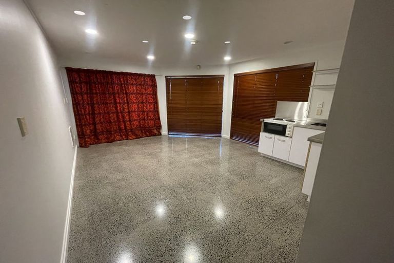 Photo of property in 180 Marine Parade North, Piha, New Lynn, 0772