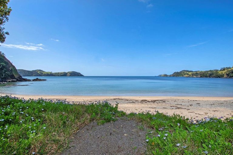 Photo of property in 73 Webb Road, Helena Bay, Hikurangi, 0184