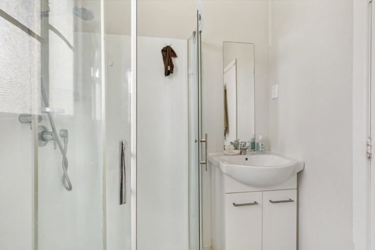 Photo of property in 102 Wallace Road, Papatoetoe, Auckland, 2025