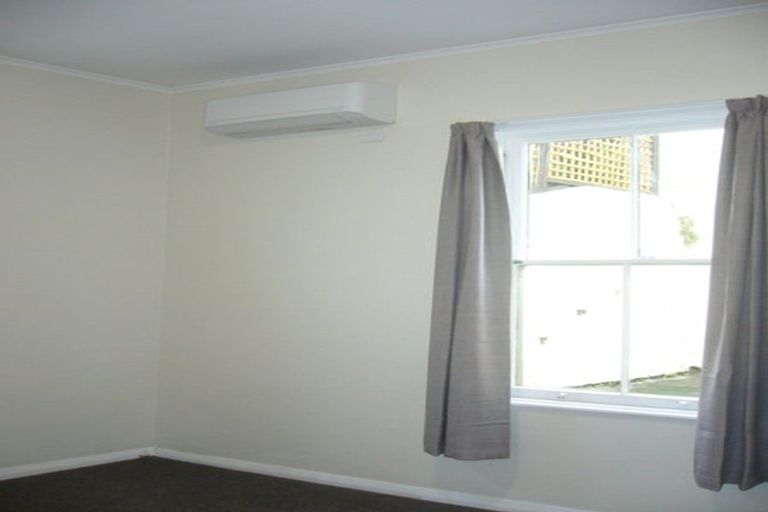 Photo of property in 4 Hawker Street, Mount Victoria, Wellington, 6011