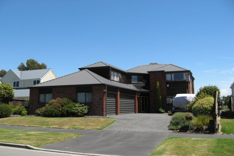 Photo of property in 18 Hatfield Place, Avonhead, Christchurch, 8042