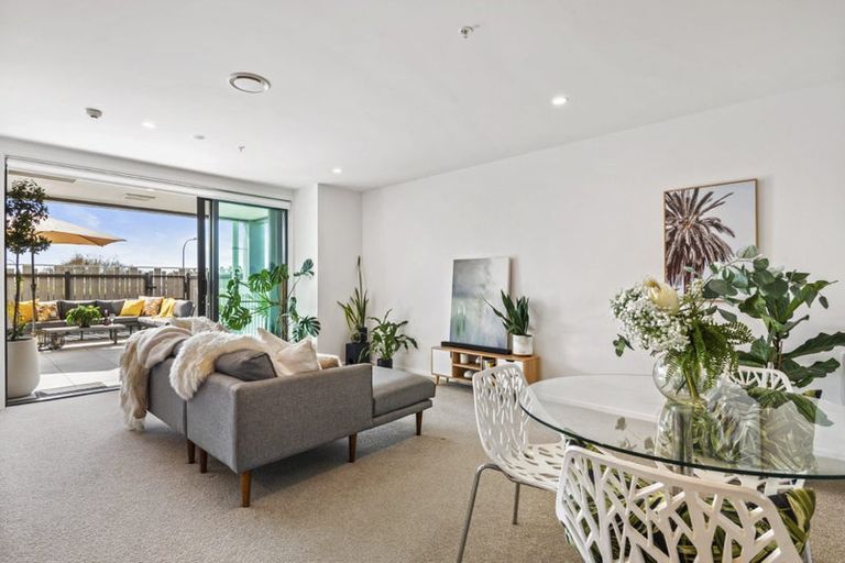 Photo of property in 205/8 Waikumete Road, Glen Eden, Auckland, 0602