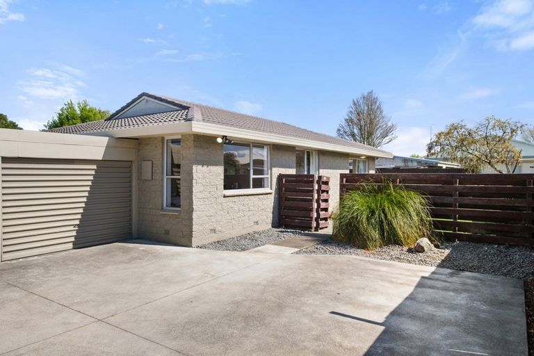 Photo of property in 2/12 Shannon Place, Belfast, Christchurch, 8051