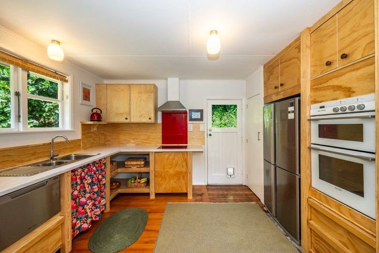 Photo of property in 66 Tilley Road, Paekakariki, 5034