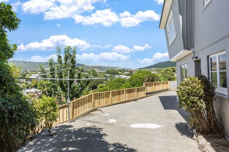 Photo of property in 9 Tainui Terrace, Tawa, Wellington, 5028