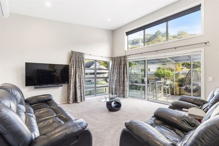 Photo of property in 14a Banks Boulevard, Whitby, Porirua, 5024