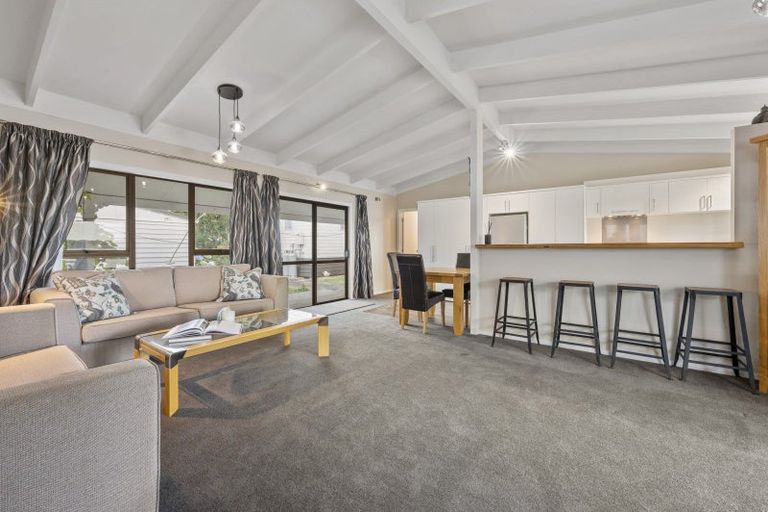 Photo of property in 8 First Avenue, Glenbrook, 2681